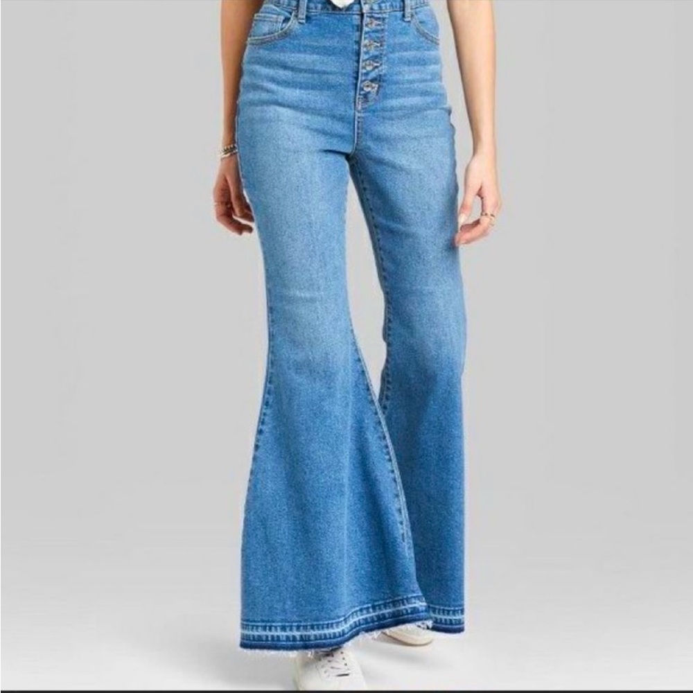 high waisted, leg flare jeans.
